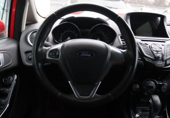 Подержанный автомобиль Ford Fiesta Hatchback 2016 года (16 фото)
