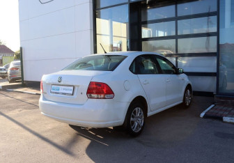 Подержанный автомобиль Volkswagen Polo Sedan 2014 года (5 фото)