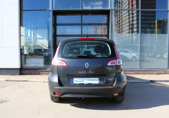 Подержанный автомобиль Renault Scenic 2009 года (4 фото)