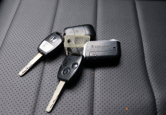 Подержанный автомобиль Honda CR-V 2005 года (17 фото)