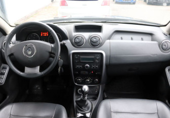 Подержанный автомобиль Renault Duster 2013 года (15 фото)