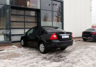 Подержанный автомобиль Ford Focus Sedan 2008 года (3 фото)
