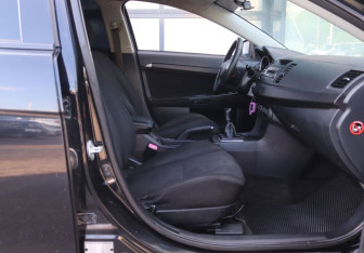 Подержанный автомобиль Mitsubishi Lancer Sedan 2007 года (12 фото)