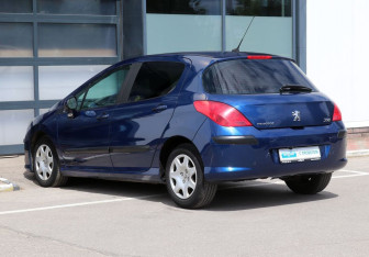 Подержанный автомобиль Peugeot 308 Hatchback 2009 года (4 фото)