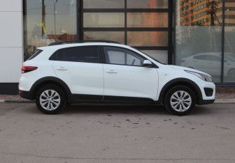 Подержанный автомобиль Kia Rio Hatchback 2020 года (6 фото)