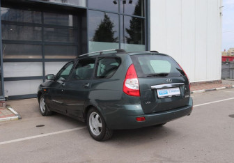 Подержанный автомобиль LADA (ВАЗ) Priora Wagon 2010 года (3 фото)