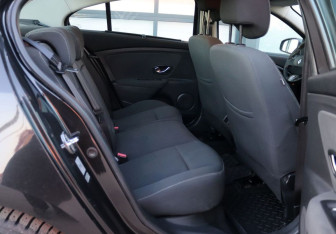 Подержанный автомобиль Renault Fluence 2012 года (10 фото)