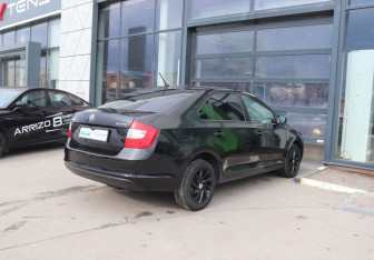 Подержанный автомобиль Skoda Rapid Liftback 2015 года (5 фото)