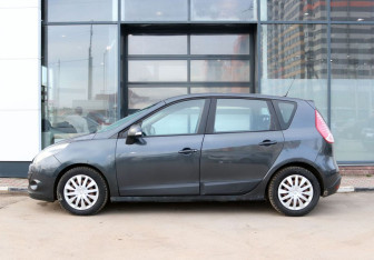 Подержанный автомобиль Renault Scenic 2009 года (2 фото)