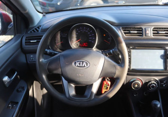 Подержанный автомобиль Kia Rio Sedan 2014 года (15 фото)