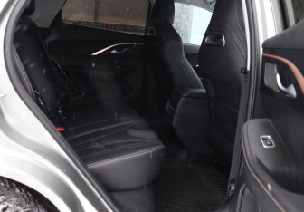 Подержанный автомобиль Omoda C5 2023 года (11 фото)