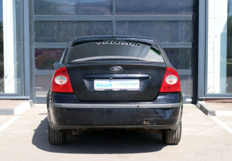 Подержанный автомобиль Ford Focus Sedan 2006 года (3 фото)
