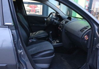 Подержанный автомобиль Renault Megane Sedan 2006 года (13 фото)