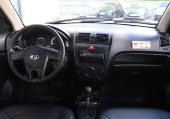 Подержанный автомобиль Kia Picanto 2009 года (14 фото)