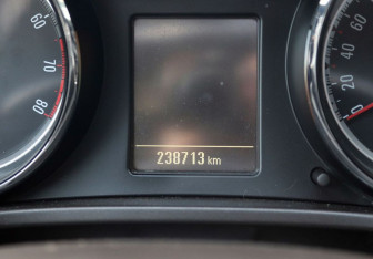 Подержанный автомобиль Opel Insignia Sedan 2013 года (11 фото)