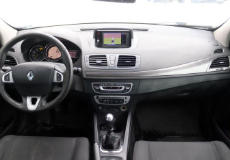 Подержанный автомобиль Renault Megane Wagon 2012 года (15 фото)