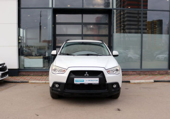 Подержанный автомобиль Mitsubishi ASX 2012 года (8 фото)