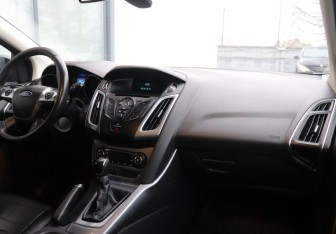 Подержанный автомобиль Ford Focus Hatchback 2012 года (14 фото)