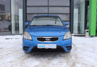 Подержанный автомобиль Kia Rio Sedan 2010 года (8 фото)