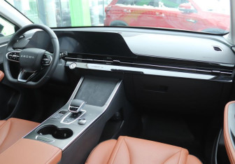 Подержанный автомобиль Omoda C5 2024 года (13 фото)