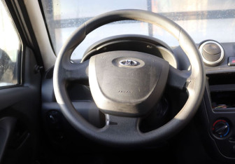 Подержанный автомобиль LADA (ВАЗ) Granta Sedan 2013 года (17 фото)