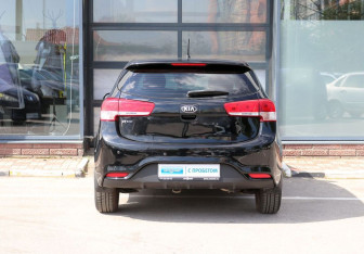 Подержанный автомобиль Kia Rio Hatchback 2016 года (5 фото)