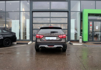 Подержанный автомобиль LADA (ВАЗ) Vesta Wagon 2021 года (4 фото)