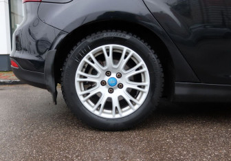 Подержанный автомобиль Ford Focus Hatchback 2012 года (9 фото)