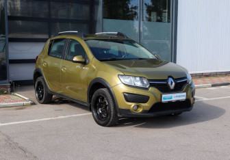 Подержанный автомобиль Renault Sandero 2016 года (2 фото)