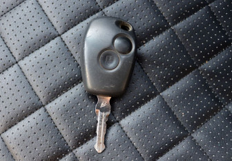 Подержанный автомобиль Renault Logan Sedan 2015 года (18 фото)