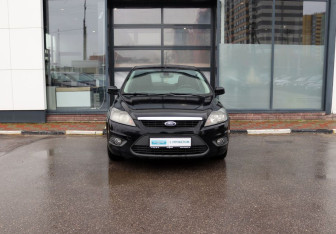 Подержанный автомобиль Ford Focus Hatchback 2008 года (8 фото)