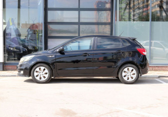 Подержанный автомобиль Kia Rio Hatchback 2016 года (8 фото)