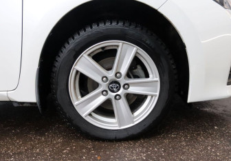 Подержанный автомобиль Toyota Corolla Sedan 2014 года (9 фото)