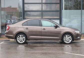 Подержанный автомобиль Skoda Rapid Liftback 2019 года (6 фото)