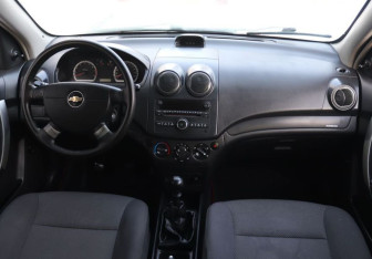 Подержанный автомобиль Chevrolet Aveo Sedan 2007 года (14 фото)
