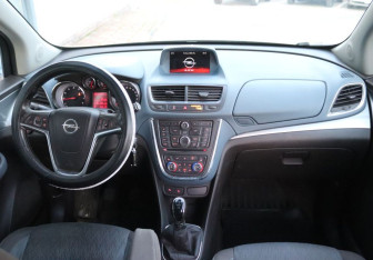 Подержанный автомобиль Opel Mokka 2014 года (12 фото)