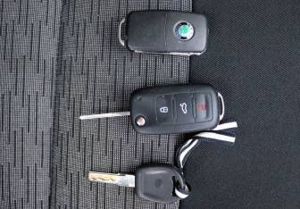 Подержанный автомобиль Skoda Octavia Liftback 2011 года (17 фото)