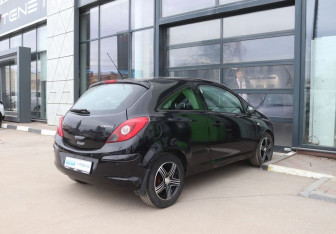Подержанный автомобиль Opel Corsa 2008 года (5 фото)