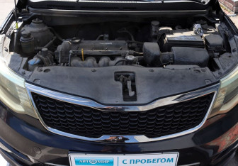 Подержанный автомобиль Kia Rio Hatchback 2016 года (16 фото)