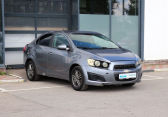 Подержанный автомобиль Chevrolet Aveo Sedan 2013 года (2 фото)