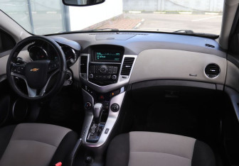 Подержанный автомобиль Chevrolet Cruze Sedan 2012 года (13 фото)