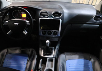 Подержанный автомобиль Ford Focus Sedan 2009 года (15 фото)