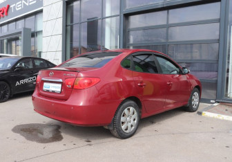 Подержанный автомобиль Hyundai Elantra Sedan 2010 года (5 фото)
