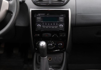 Подержанный автомобиль Nissan Terrano 2014 года (16 фото)