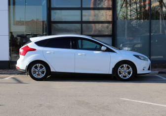 Подержанный автомобиль Ford Focus Hatchback 2012 года (4 фото)