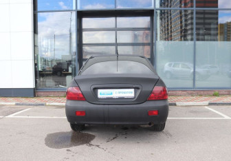 Подержанный автомобиль Mitsubishi Lancer Sedan 2005 года (4 фото)