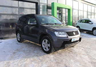 Подержанный автомобиль Suzuki Grand Vitara 2008 года (7 фото)