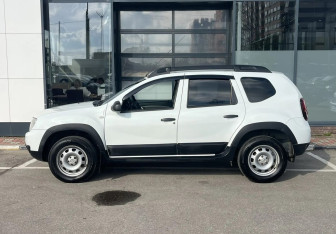 Подержанный автомобиль Renault Duster 2016 года (2 фото)