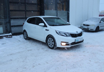 Подержанный автомобиль Kia Rio Hatchback 2016 года (7 фото)