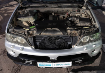 Подержанный автомобиль BMW X5 2001 года (10 фото)